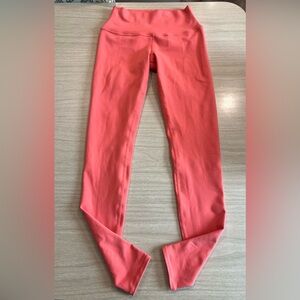 ALO Yoga Coral Women’s Leggings NWOT Size XS